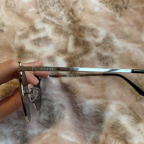 ❌SOLD❌Guess Sunglasess - Picture 3 of 5